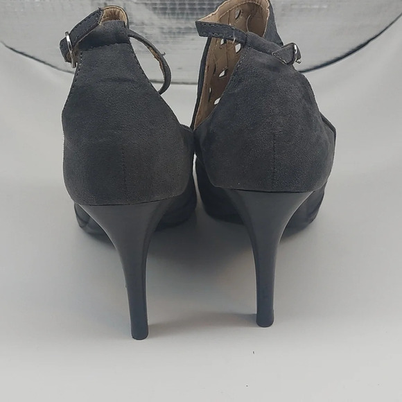 Adrienne Vittadini gray suede laser cut out open toe case stilleto heels… - Picture 4 of 5